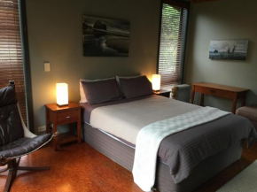  Piha Beachstay Accommodation  Пиха